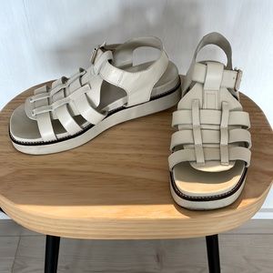 Sandales en cuir Brown crème pointure 40 très peu portées